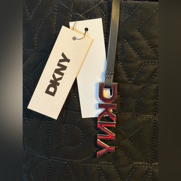 DKNY NWT Beautiful Black Faux Fur Quilted Reversible Roni Tote Bag (P091) - Picture 7 of 8